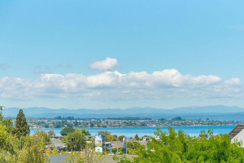 Lakeview Luxury - Taupo Holiday Apartment Exterior foto